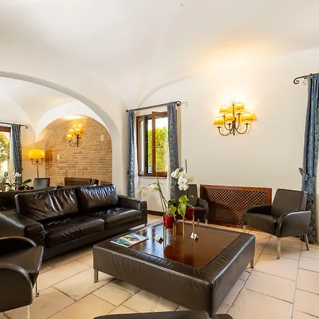 アルバタサル ホテル 4*